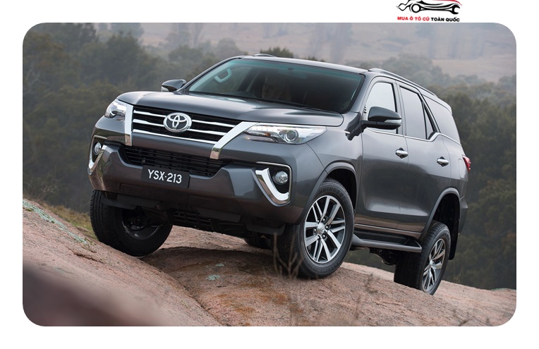 Giá bán xe Toyota Fortuner cũ, Nên mua Fortuner cũ máy dầu hay xăng