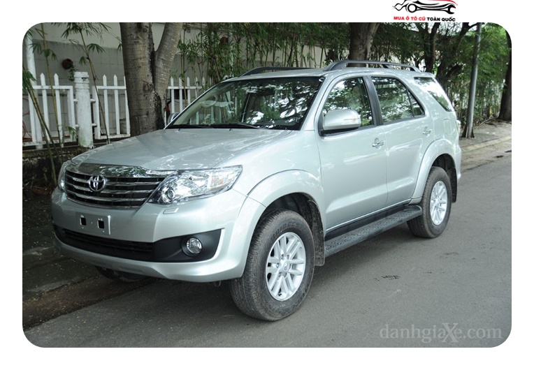 Giá bán xe Toyota Fortuner cũ, Nên mua Fortuner cũ máy dầu hay xăng