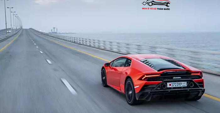 Lamborghini Huracan Evo Giá lăn bánh & đánh giá thông số kỹ thuật mới nhất