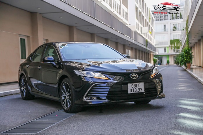 Toyota Camry 2024 Giá lăn bánh & đánh giá thông số kỹ thuật mới nhất