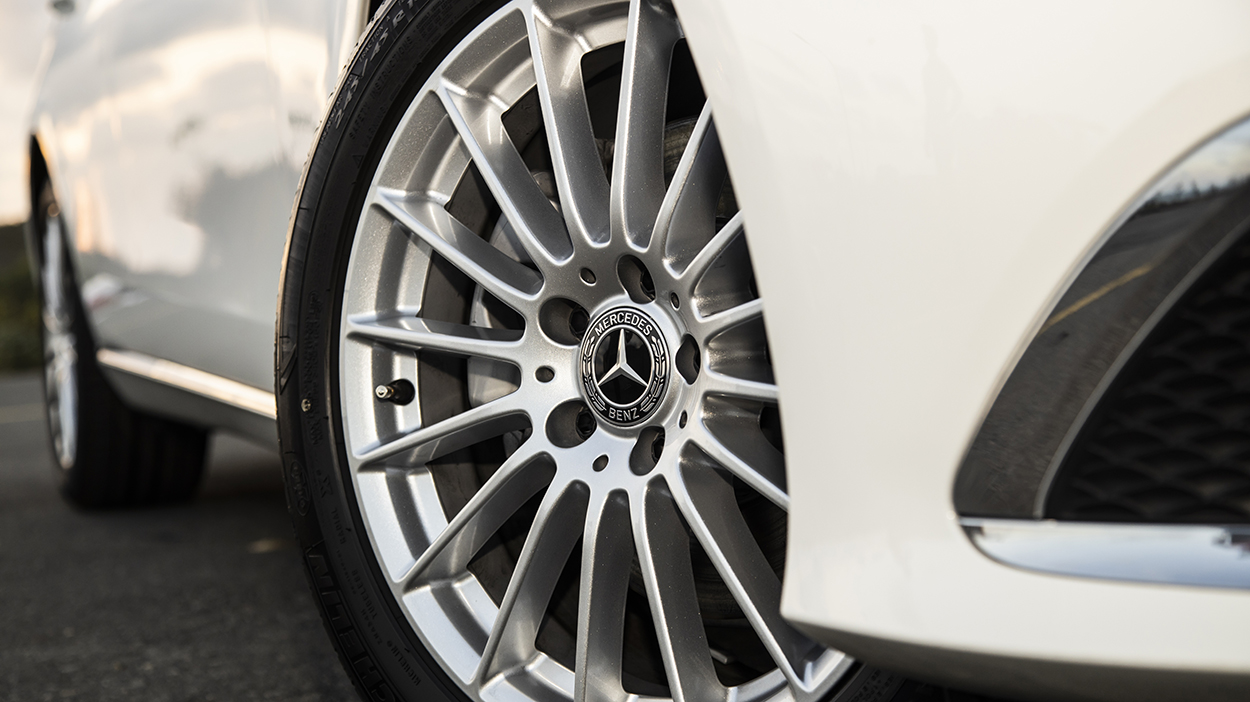 Mercedes E200 Giá lăn bánh & đánh giá thông số kỹ thuật mới nhất