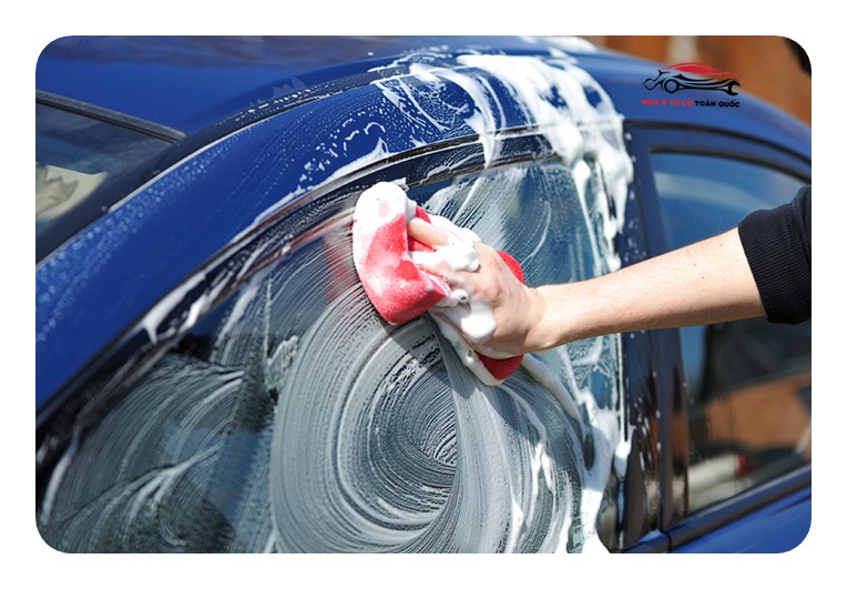 Hướng dẫn tự rửa xe ô tô tại nhà đơn giản